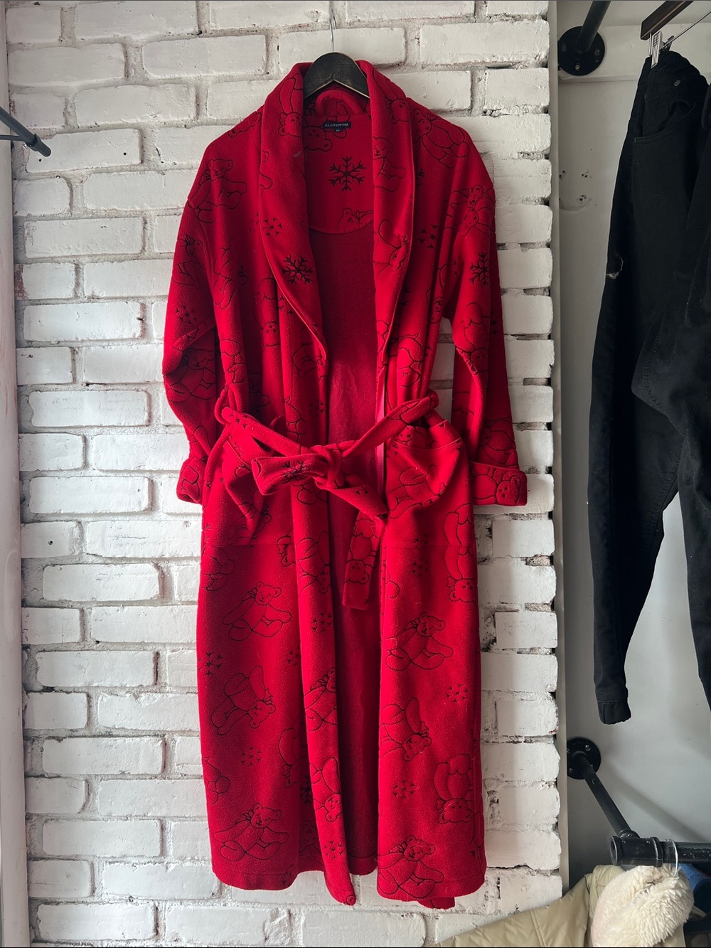 Vintage Red Plush Shawl-Collar Robe with Bear & Snowflake Motif